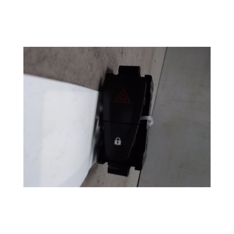 BOUTON DE WARNING DACIA SANDERO