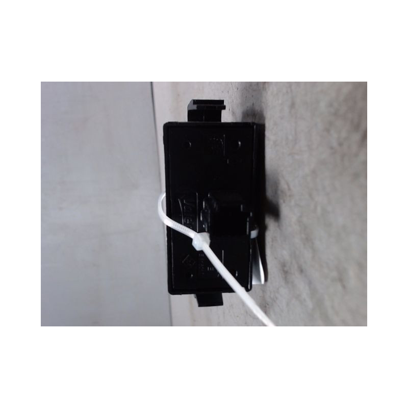 BOUTON DE WARNING DACIA SANDERO