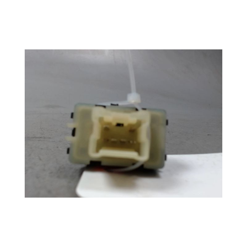 COMMANDE LEVE-GLACE PORTE AVG DACIA SANDERO