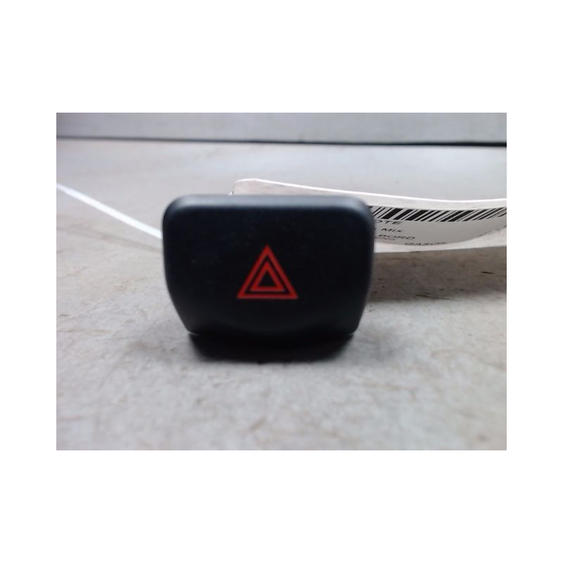 BOUTON DE WARNING NISSAN NOTE