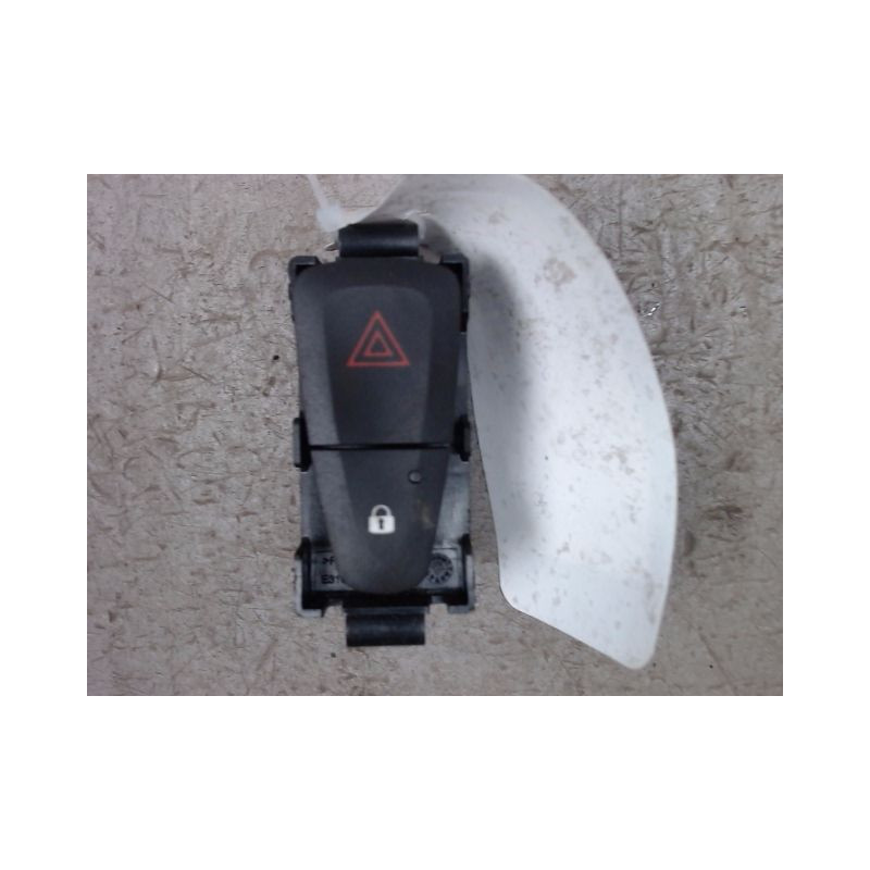 BOUTON DE WARNING DACIA SANDERO