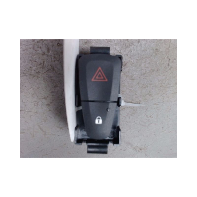 BOUTON DE WARNING DACIA SANDERO