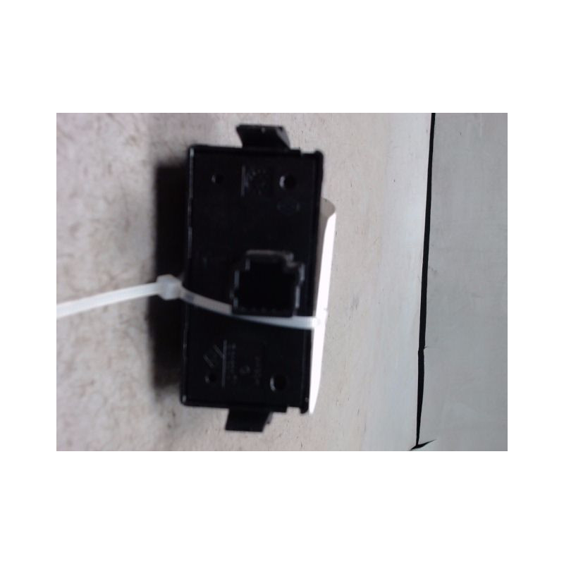 BOUTON DE WARNING DACIA SANDERO