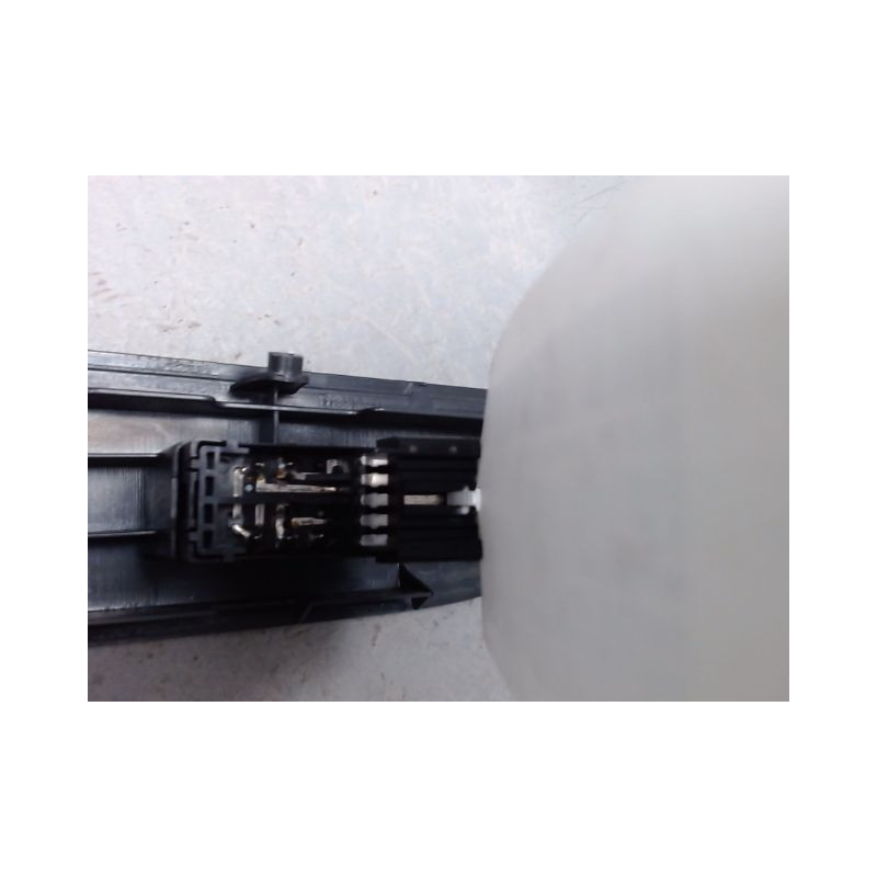 COMMANDE LEVE-GLACE PORTE AVD SUZUKI SWIFT 3P