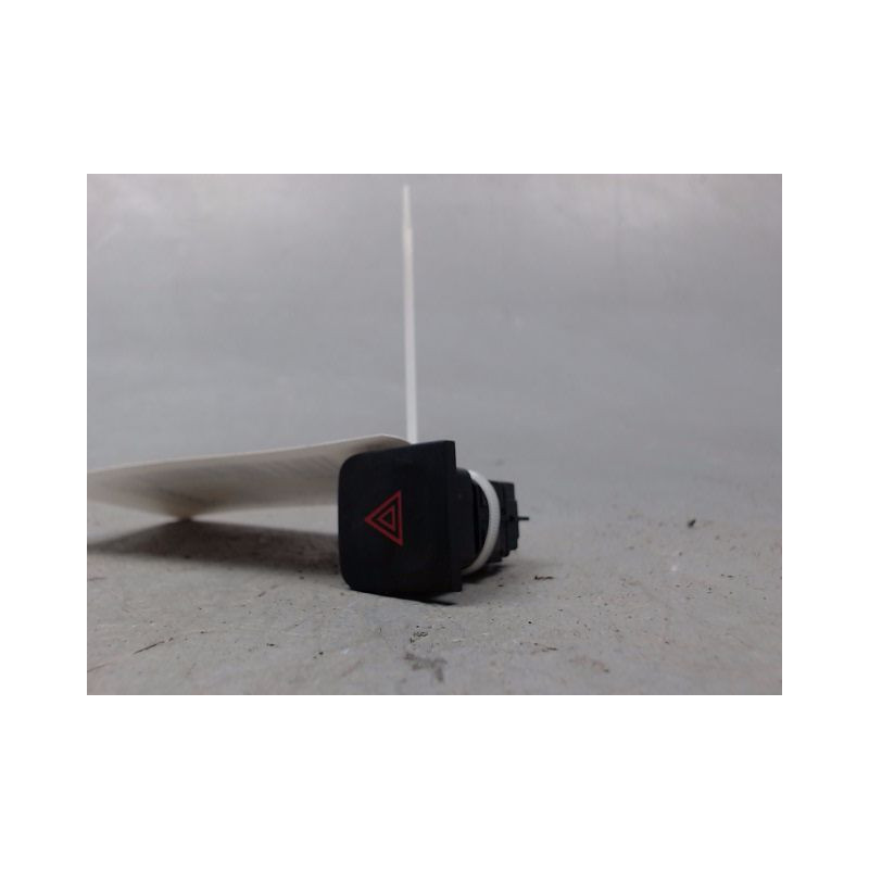 BOUTON DE WARNING RENAULT KADJAR