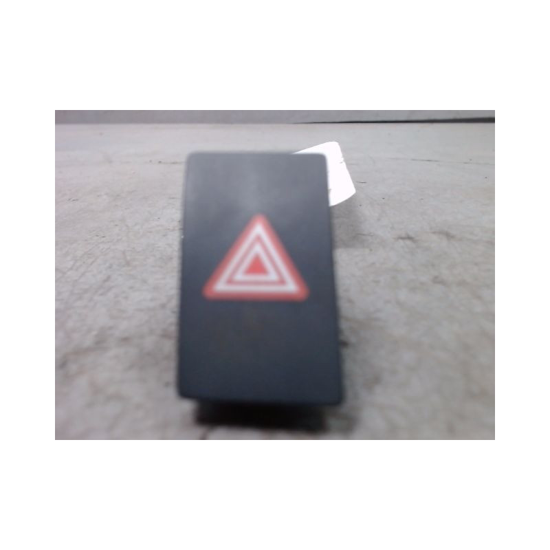 BOUTON DE WARNING TOYOTA VERSO 2010-