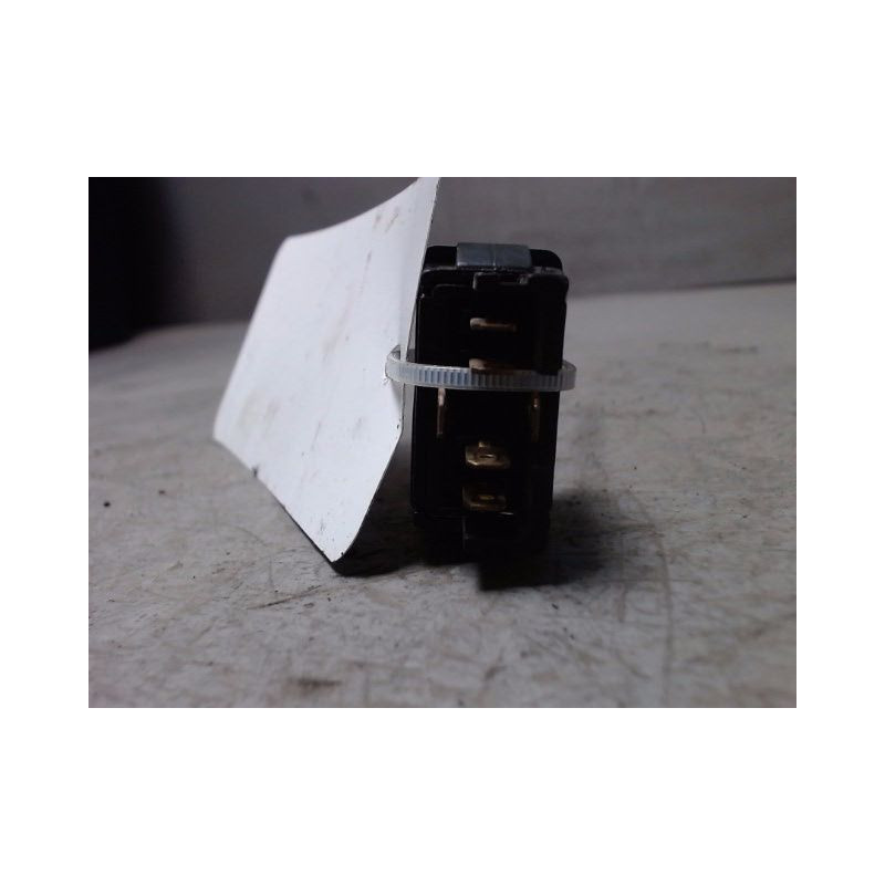 COMMANDE LEVE-GLACE PORTE AVD MICROCAR MC2