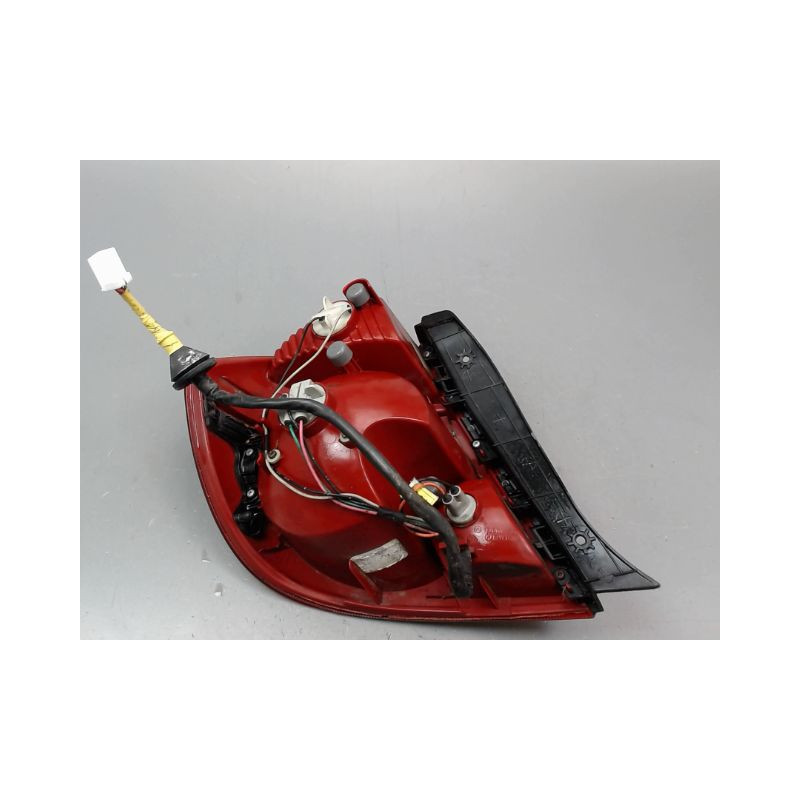 FEU ARRIERE DROIT HYUNDAI ACCENT II 2001-2005