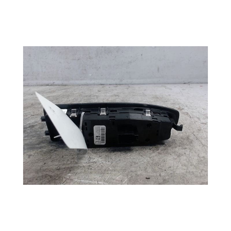 COMMANDE LEVE-GLACE PORTE AVG BMW SERIE 1