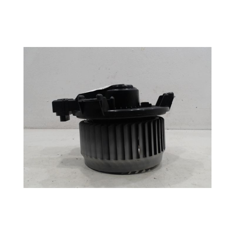 MOTEUR VENTILATEUR CHAUFFAGE TOYOTA YARIS