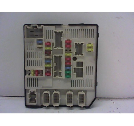 PLATINE FUSIBLE AV