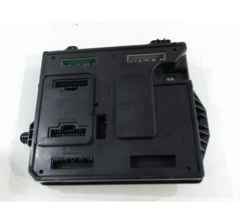 PLATINE FUSIBLE AV