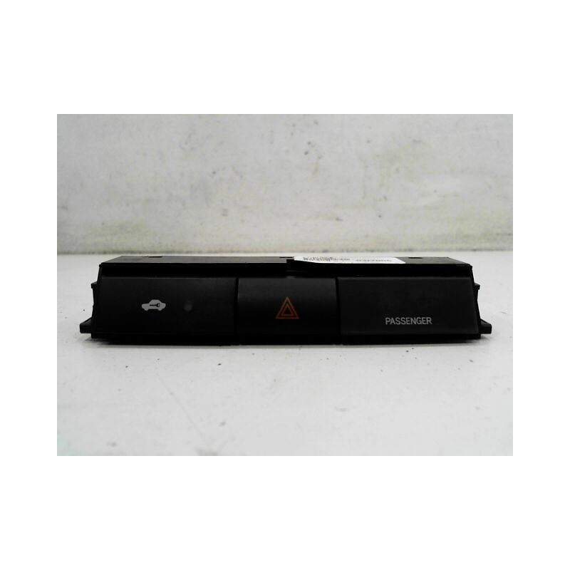 BOUTON DE WARNING TOYOTA COROLLA