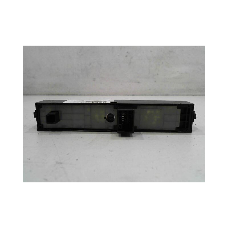 BOUTON DE WARNING TOYOTA COROLLA