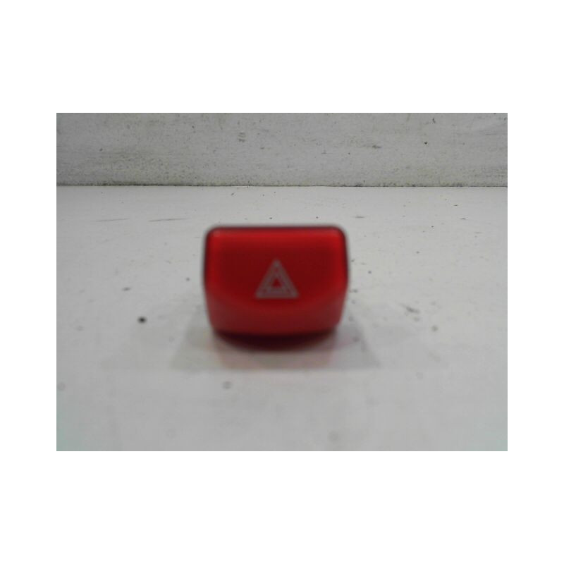 BOUTON DE WARNING NISSAN MICRA