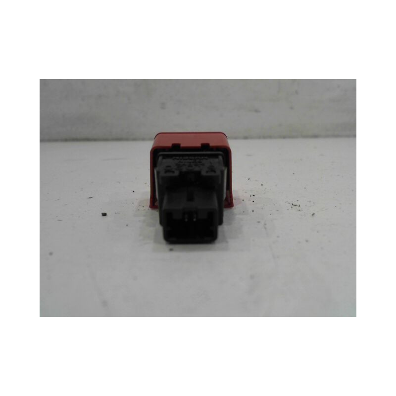 BOUTON DE WARNING NISSAN MICRA