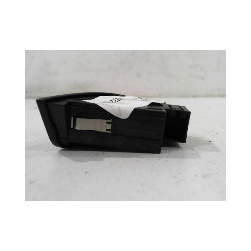 BOUTON DE WARNING AUDI A4