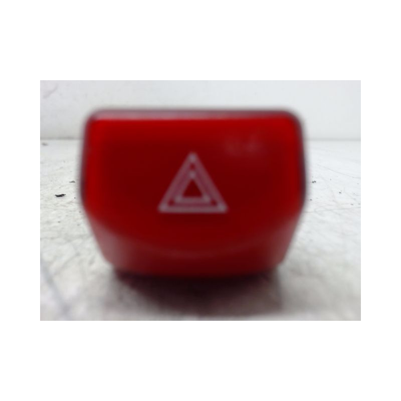 BOUTON DE WARNING NISSAN MICRA