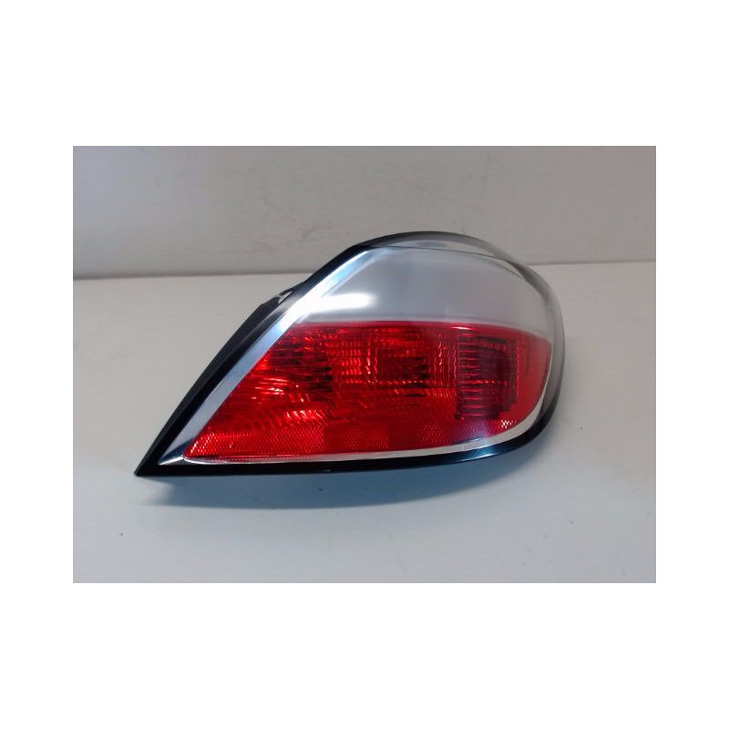 FEU ARRIERE DROIT OPEL ASTRA 2004-