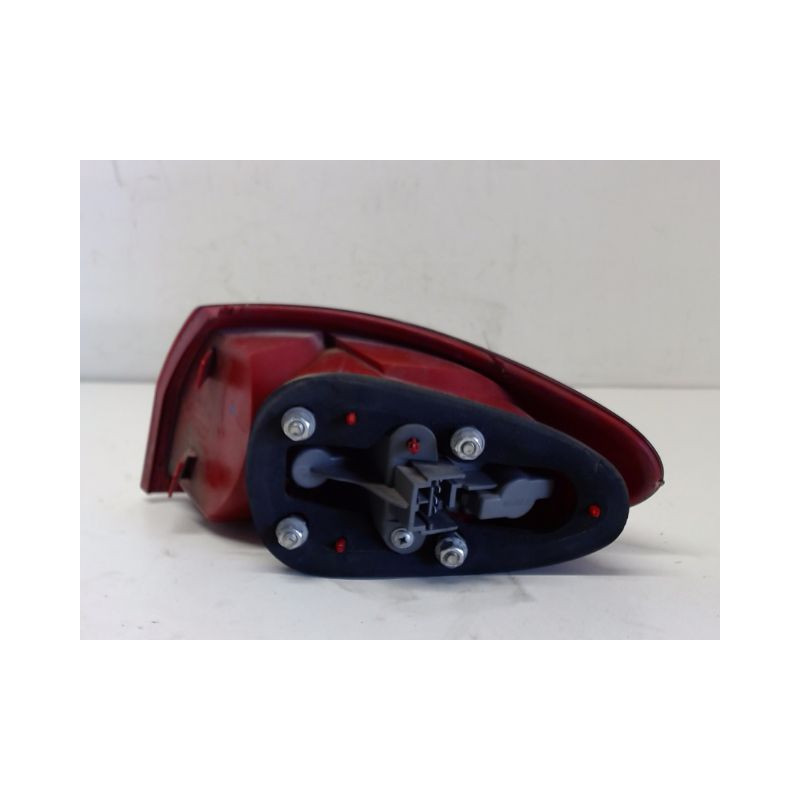 FEU ARRIERE GAUCHE  ALFA ROMEO 147 5P
