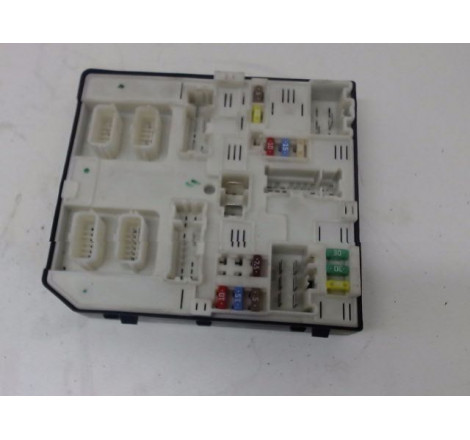 PLATINE FUSIBLE AV