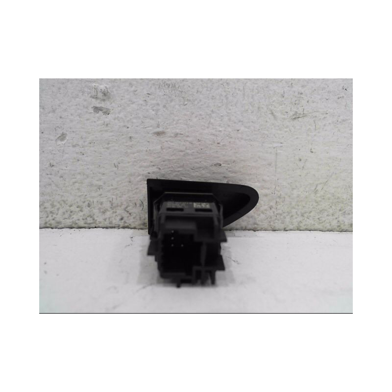 BOUTON DE WARNING RENAULT CAPTUR