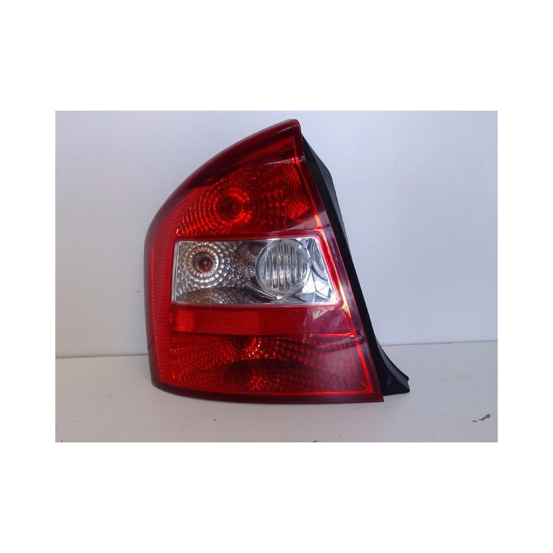 FEU ARRIERE GAUCHE  KIA CERATO 4P