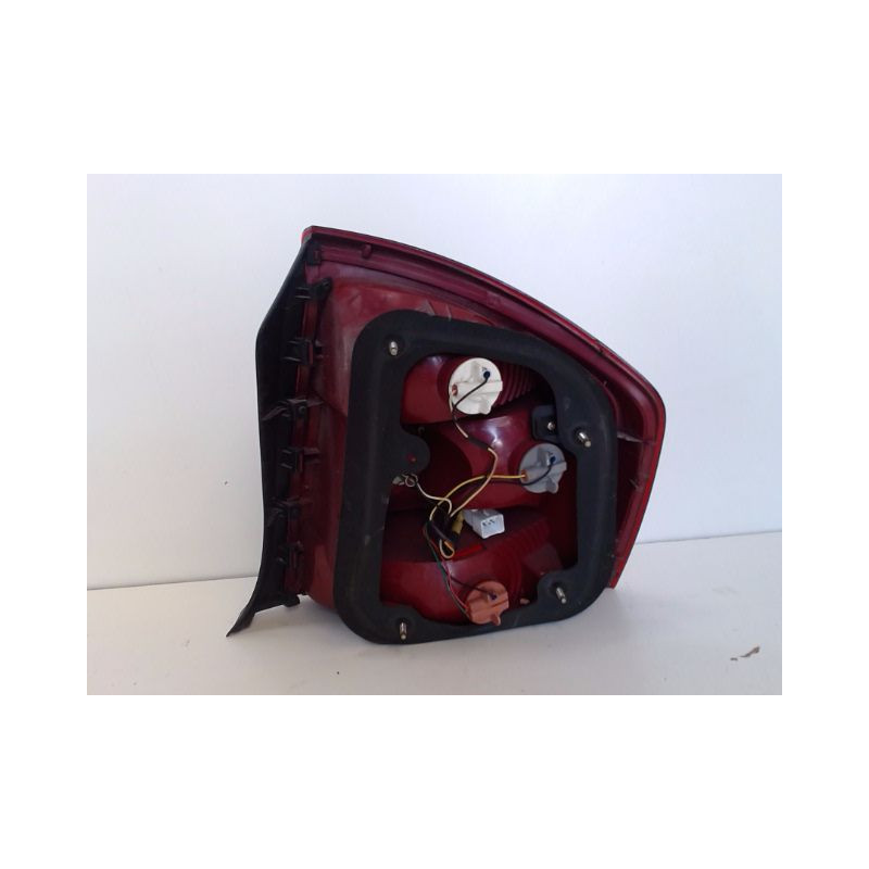 FEU ARRIERE GAUCHE  KIA CERATO 4P
