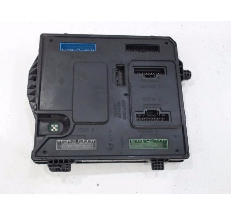 PLATINE FUSIBLE HABITACLE