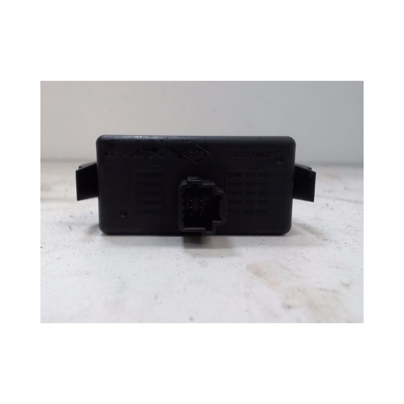BOUTON DE WARNING RENAULT TWINGO