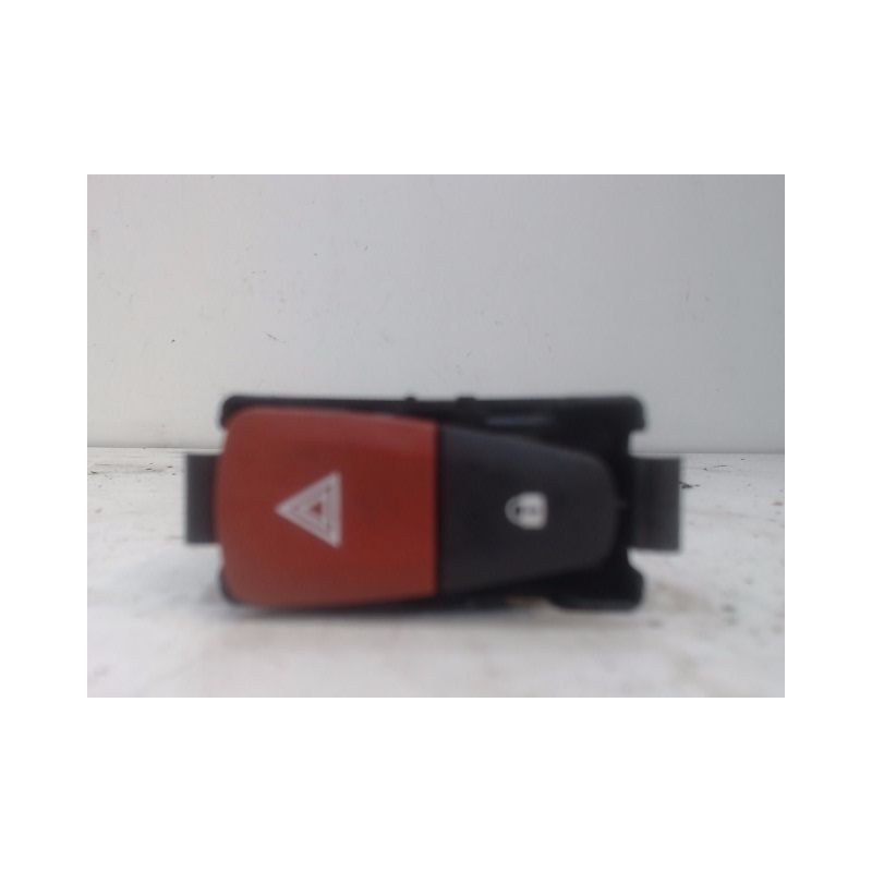 BOUTON DE WARNING RENAULT MEGANE