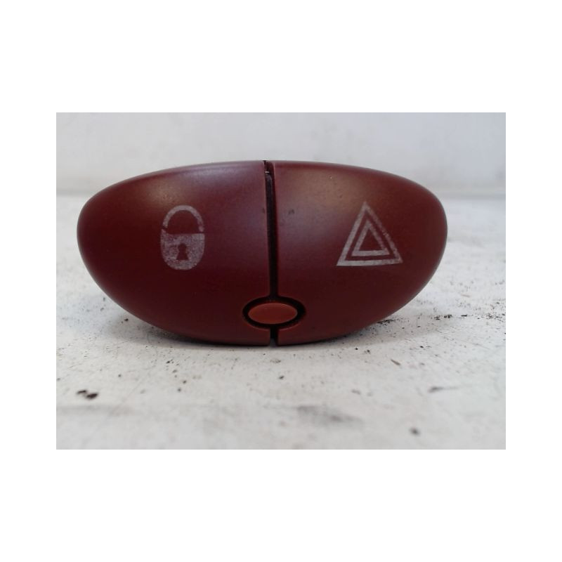 BOUTON DE WARNING PEUGEOT 206