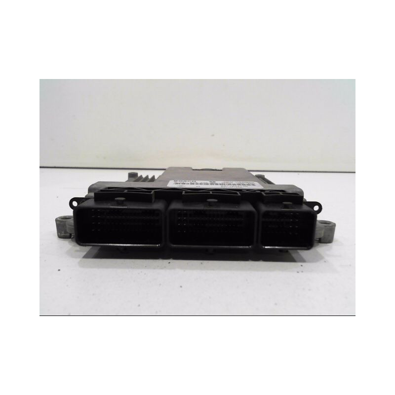 CALCULATEUR MOTEUR RENAULT CLIO