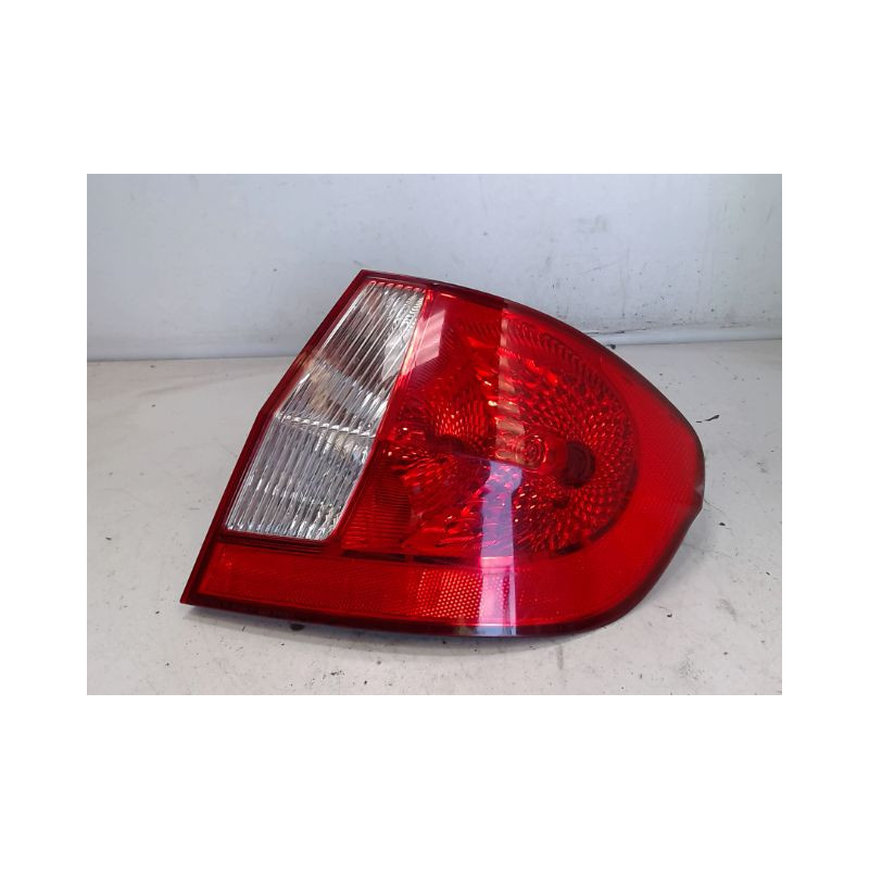 FEU ARRIERE DROIT HYUNDAI GETZ