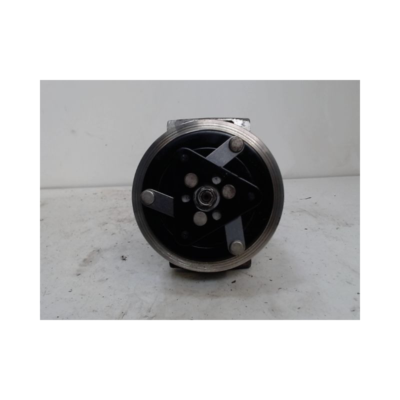 COMPRESSEUR AIR CONDITIONNE FORD FIESTA