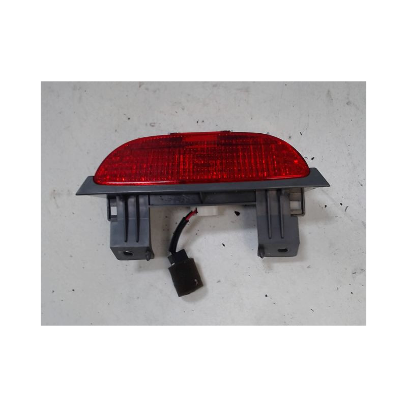 FEUX STOP SUPPLEMENTAIRE KIA CARNIVAL
