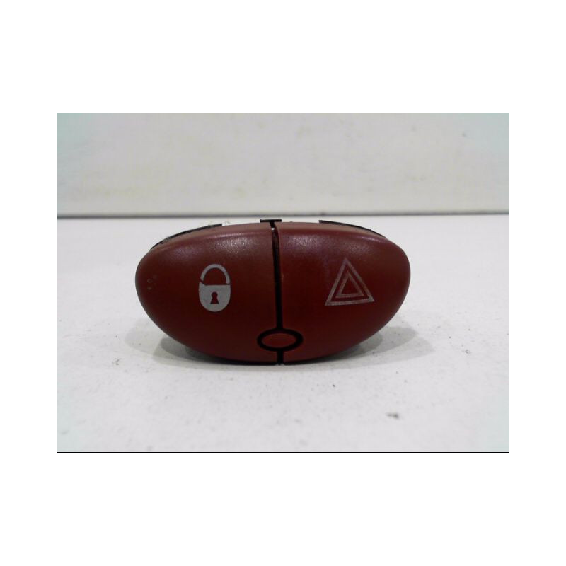 BOUTON DE WARNING PEUGEOT 206