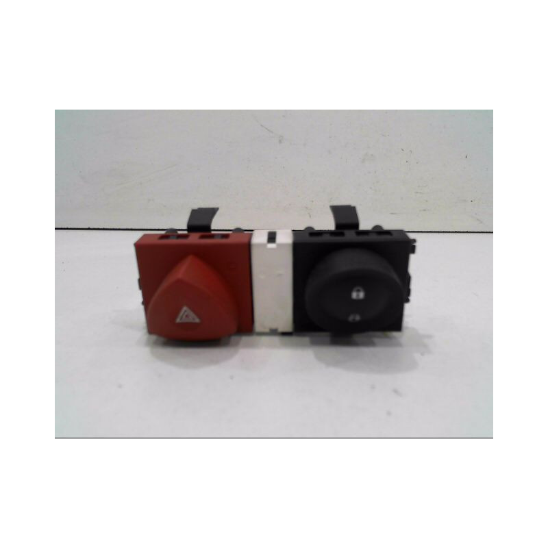 BOUTON DE WARNING RENAULT MEGANE