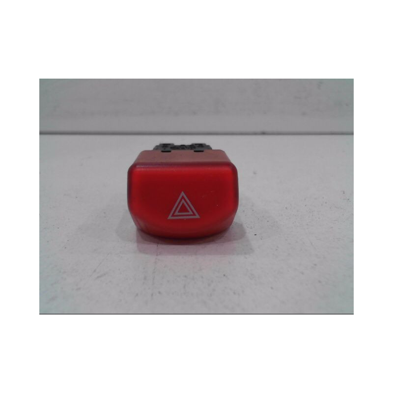 BOUTON DE WARNING NISSAN MICRA