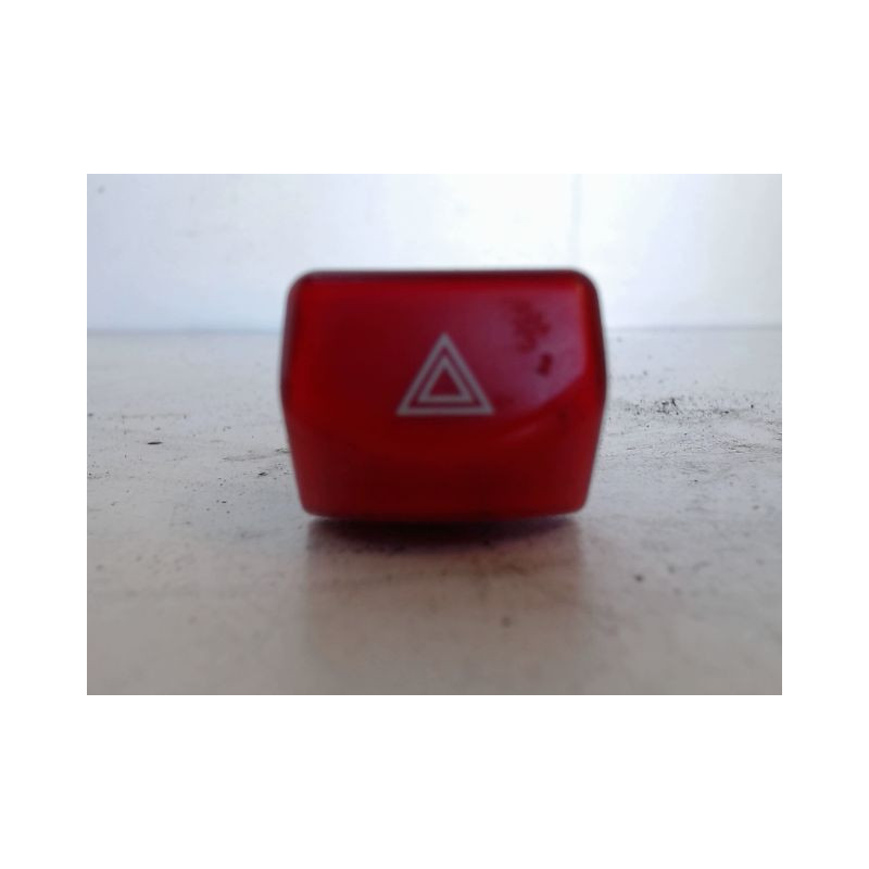 BOUTON DE WARNING NISSAN MICRA