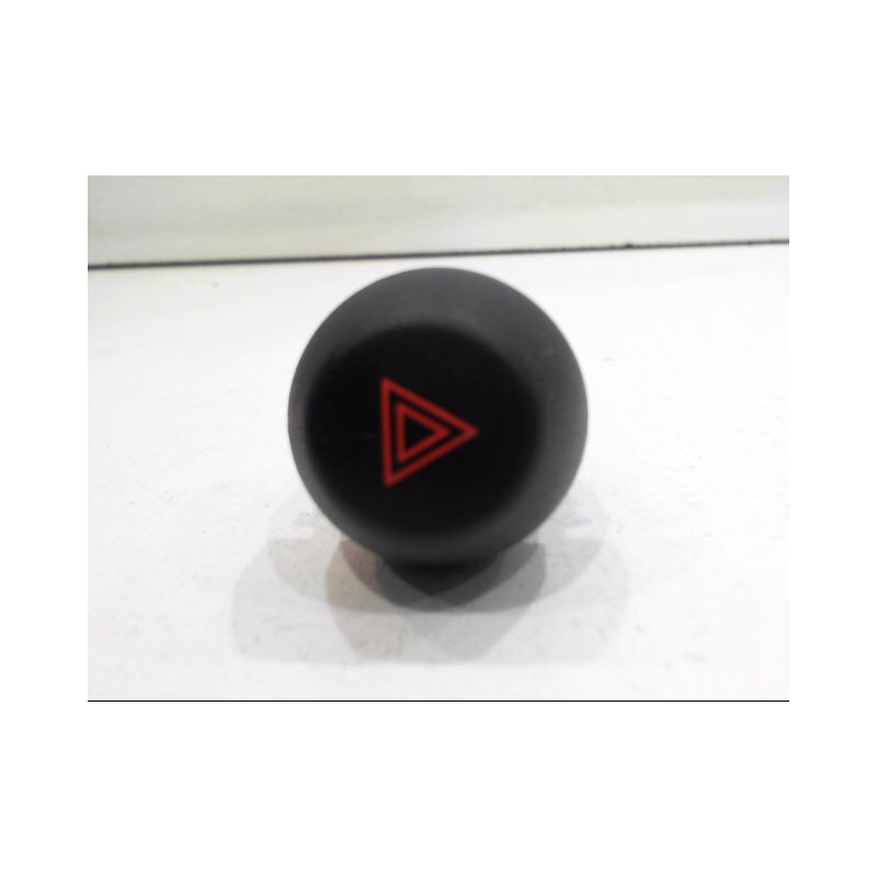 BOUTON DE WARNING TOYOTA RAV4
