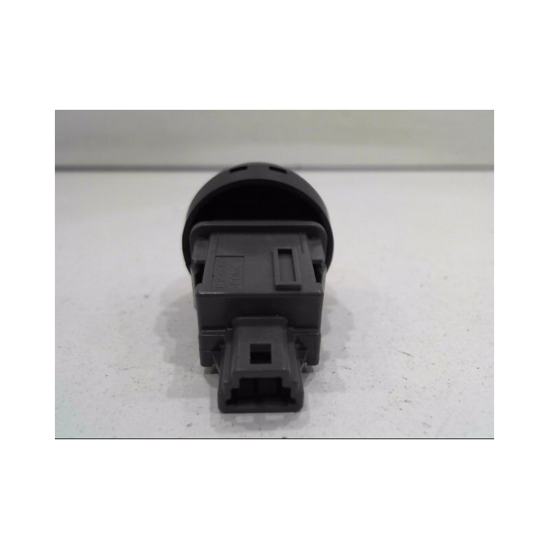 BOUTON DE WARNING TOYOTA RAV4
