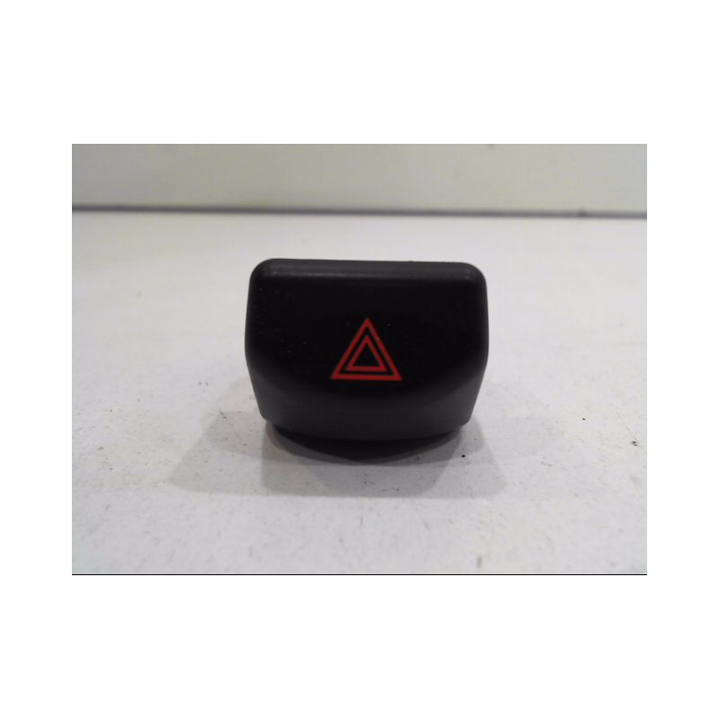 BOUTON DE WARNING NISSAN MICRA