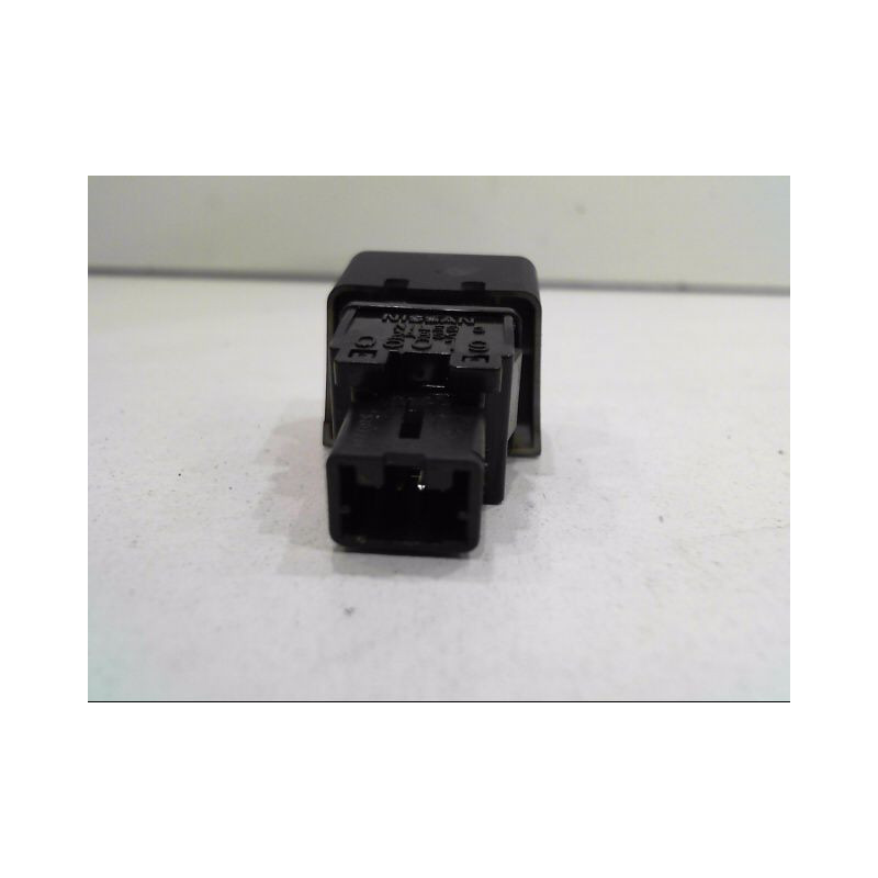 BOUTON DE WARNING NISSAN MICRA