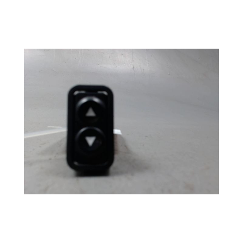 COMMANDE LEVE-GLACE PORTE AVD FIAT COUPE