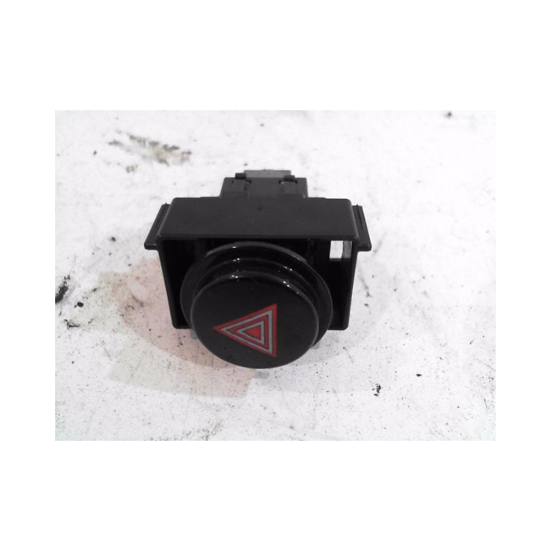 BOUTON DE WARNING TOYOTA AURIS