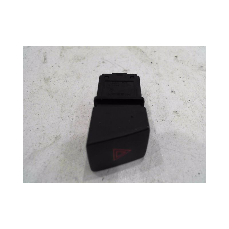 BOUTON DE WARNING NISSAN X-TRAIL