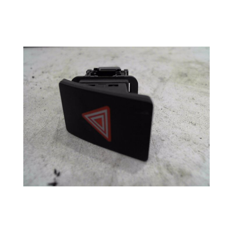 BOUTON DE WARNING TOYOTA VERSO