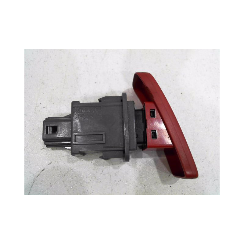 BOUTON DE WARNING TOYOTA AURIS