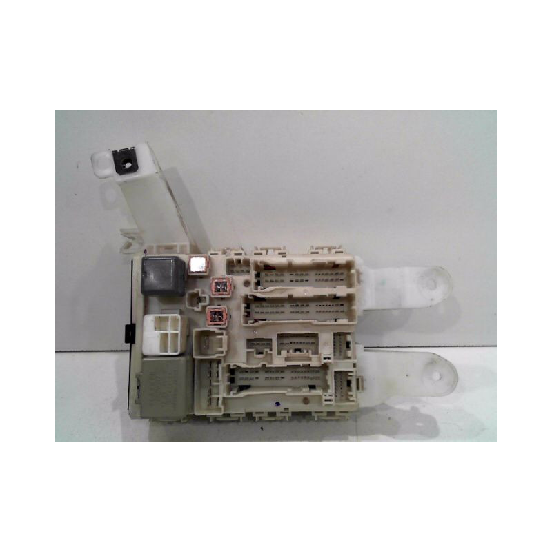 PLATINE FUSIBLE HABITACLE TOYOTA AURIS